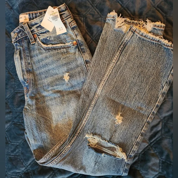 NWT A&F Curve Love 25 Short Distressed High Waisted The Mom Jean - Picture 1 of 6